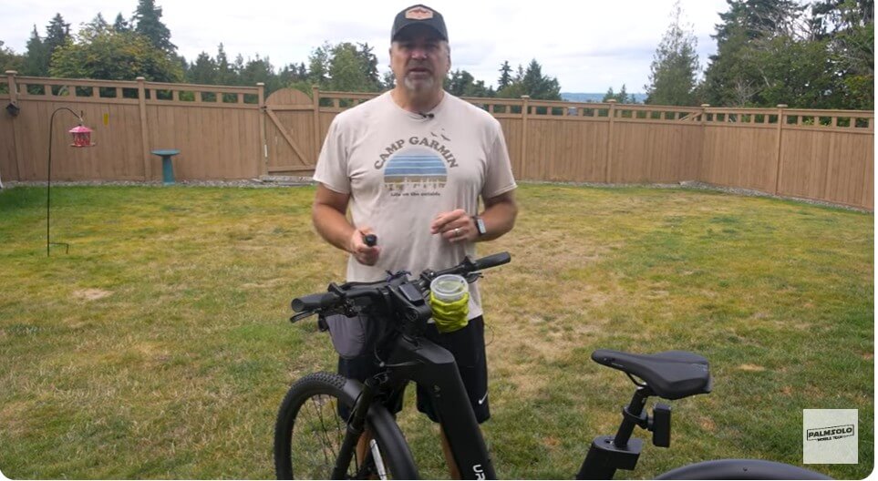 Palmsolo, Mobile with M@, standing in front of e-bike with HandleStash Stashquatch and Cup Holder