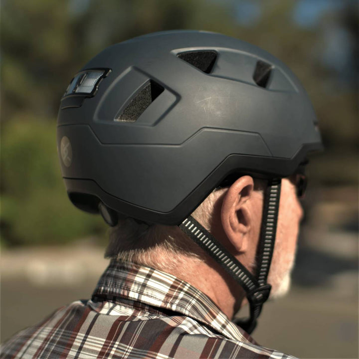 xnito ebike helmet on man