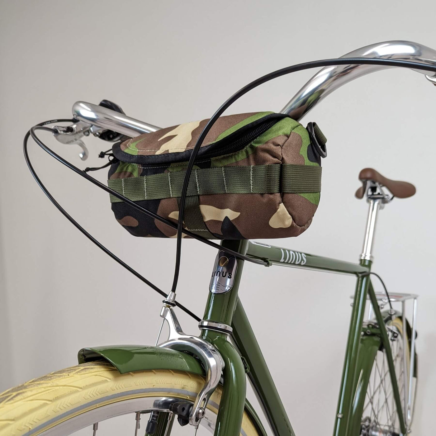Camouflage HandleStash handlebar bag on bike. 